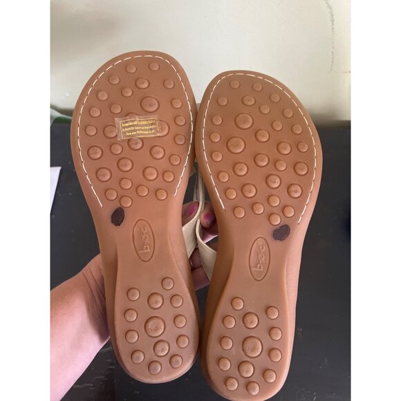 B.O.C  Born Womens Thong Sandals 10M Beige Floral Accents Vacation Resort - Picture 8 of 9